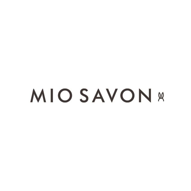 ［実績紹介（敬称略）］

アロマ石けんブランド「MIO SAVON」
Logomark, Logotype

Client. MIO SAVON @mioshibukura
Art Direction. Yamashita Ryoko

::
“見ためは少しクールだけど
中をのぞくと柔軟で優しい”
そんな繊細なニュアンスを
色と形で表しました